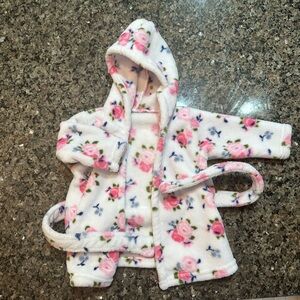 Baby girl robe. Size 0-9mo. Brand is lovable friends. No tags but never worn